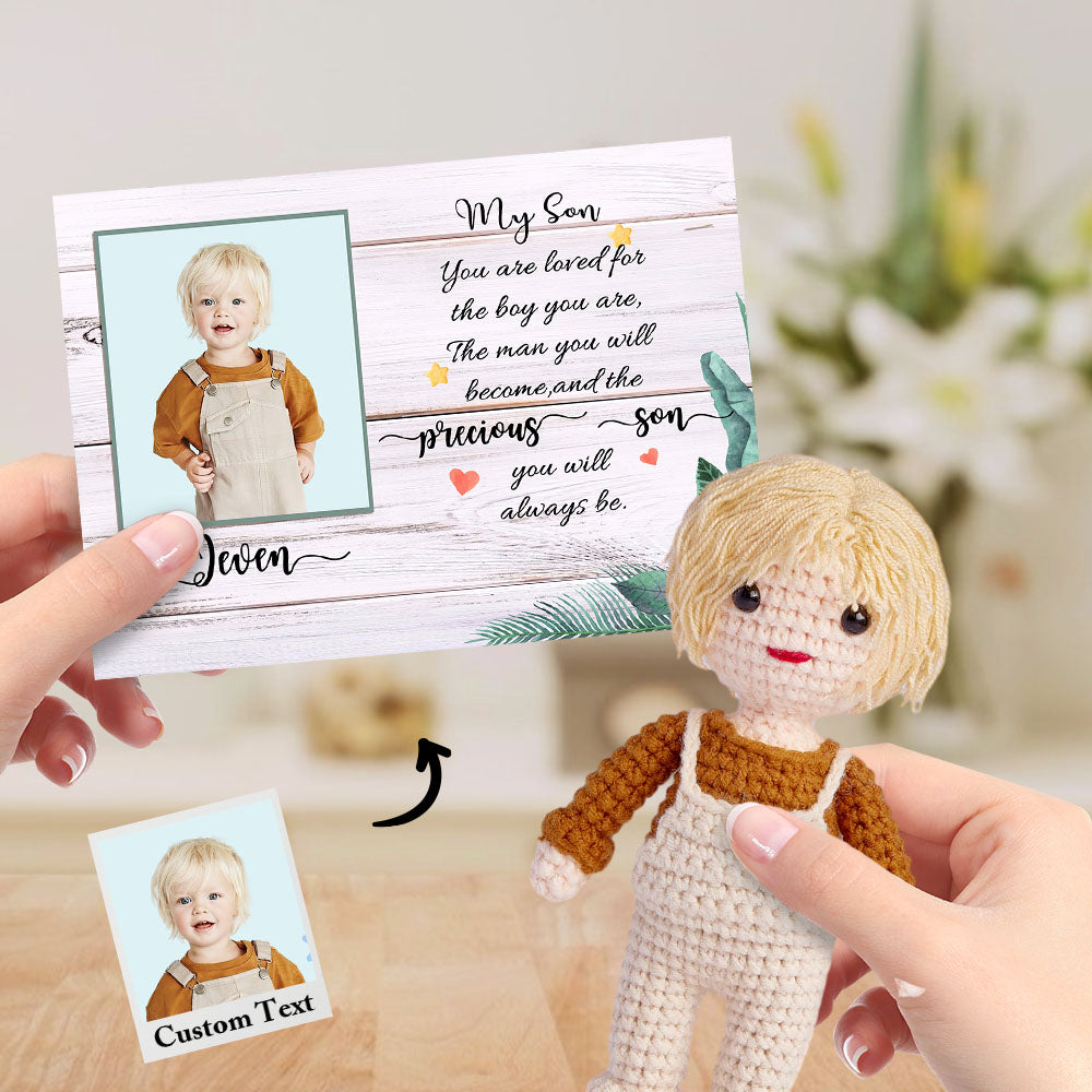 Benutzerdefinierte Häkelpuppe Nach Foto, Handgefertigte, Gleich Aussehende Puppengeschenke Für Den Sohn Mit Personalisierter Namenskarte - MeineFotoTassen